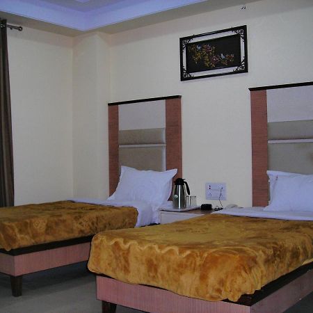 Hotel Dolphin Rāipur エクステリア 写真