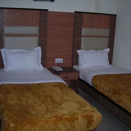 Hotel Dolphin Rāipur エクステリア 写真
